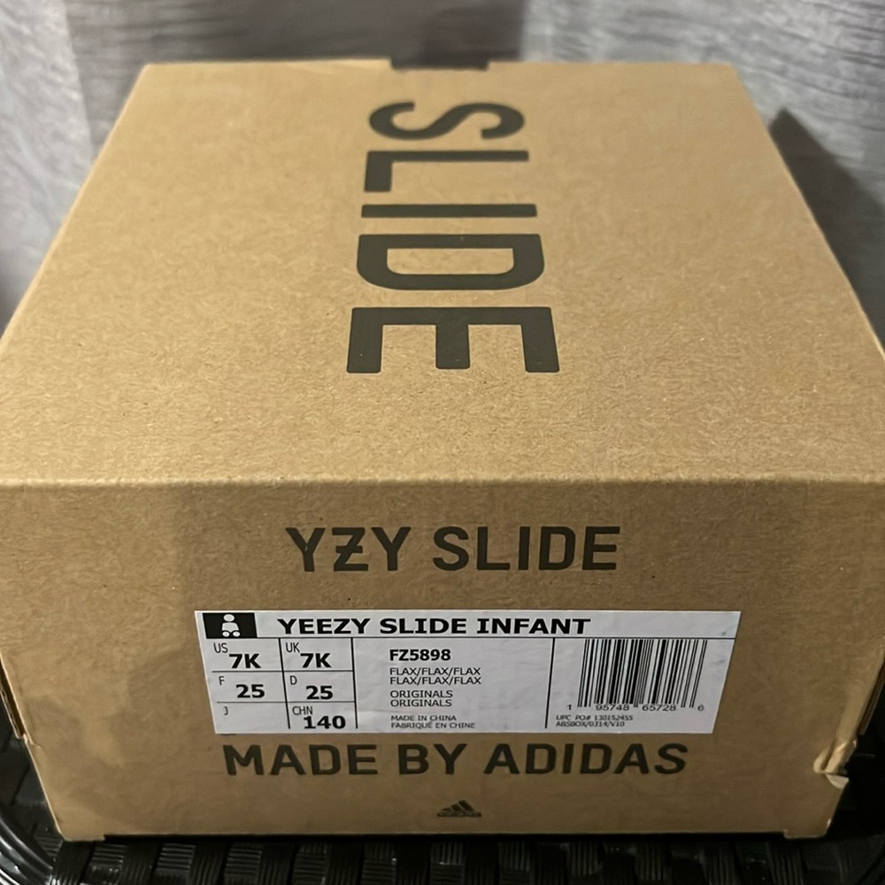 Yeezy slide infant brown size 7